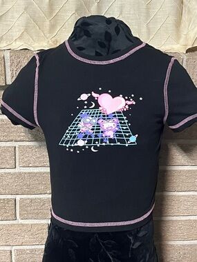 Black Graphic Cropped Top